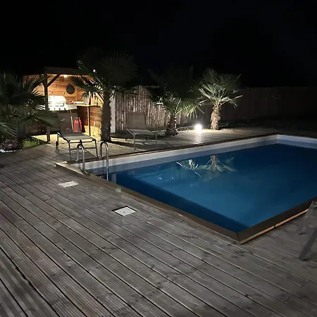 Familiale A Avec Piscine Privee Bazac