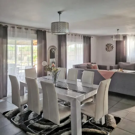 Villa Familiale A Avec Piscine Privee