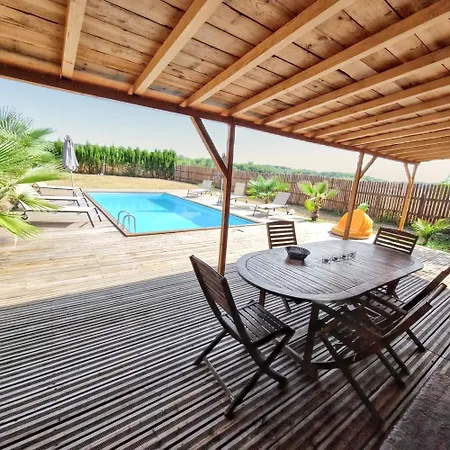 Villa Familiale A Avec Piscine Privee Bazac
