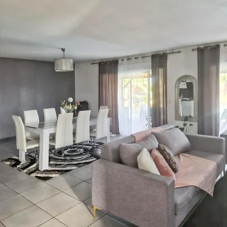 Familiale A Avec Piscine Privee Villa