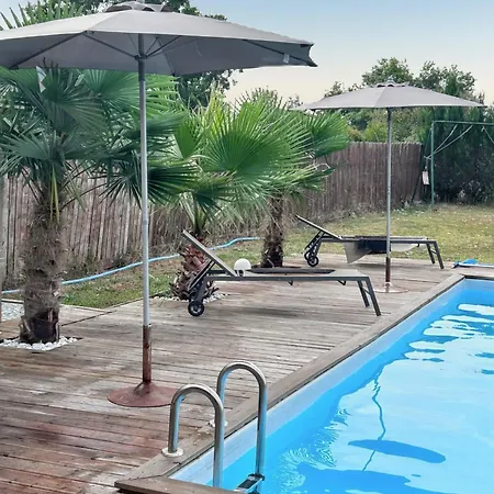 Villa Familiale A Avec Piscine Privee Bazac