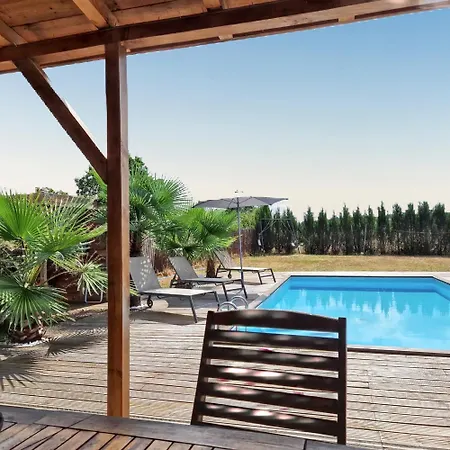 Familiale A Avec Piscine Privee * Bazac