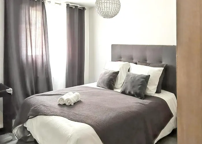 Familiale à Avec Piscine Privée Villa Bazac