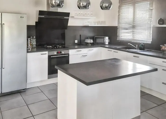 Familiale à Avec Piscine Privée *