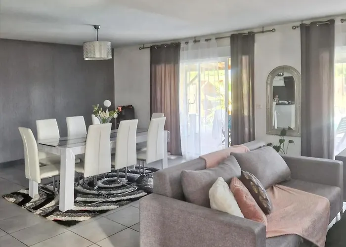 Familiale à Avec Piscine Privée Villa